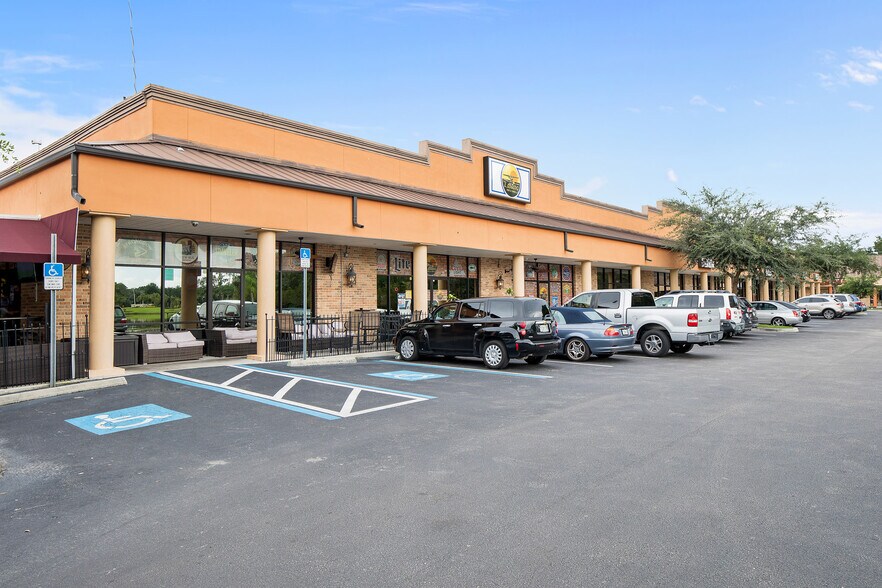 More Photos Of 4325 Lynx Paw Trail, Valrico General Retail For Lease