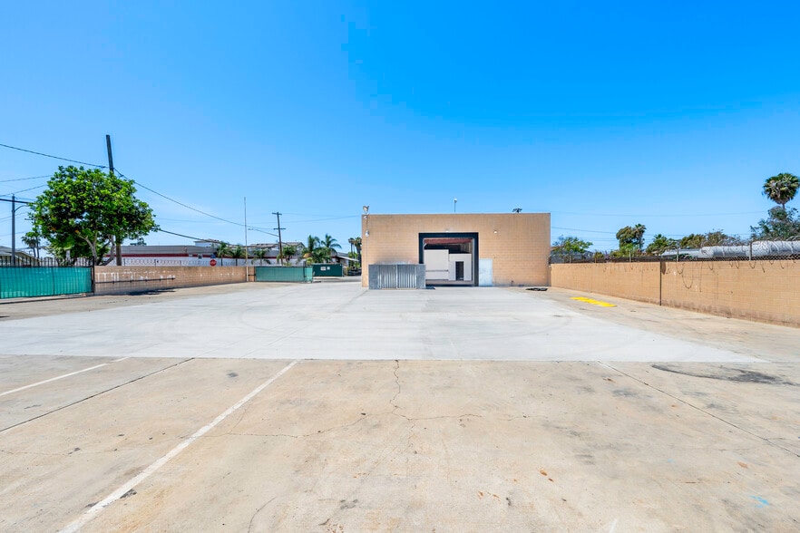 More Photos Of 2500 Lewis Ave, Signal Hill Warehouse For Lease