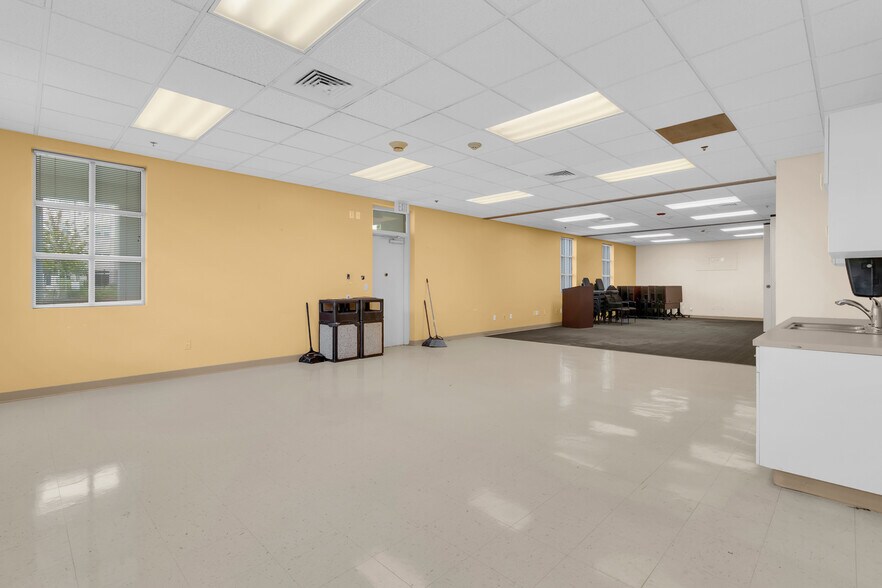 More Photos Of 1201 E Oak St, Kissimmee Office For Sale