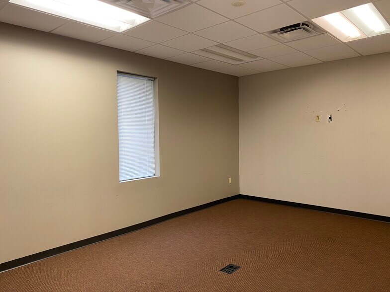 More Photos Of 4496 35th St, Orlando Light Manufacturing For Lease