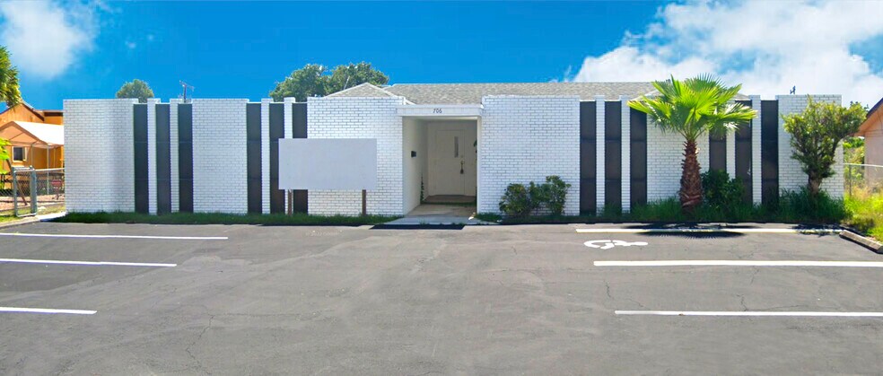 Primary Photo Of 706 N 7th St, Fort Pierce Office For Sale