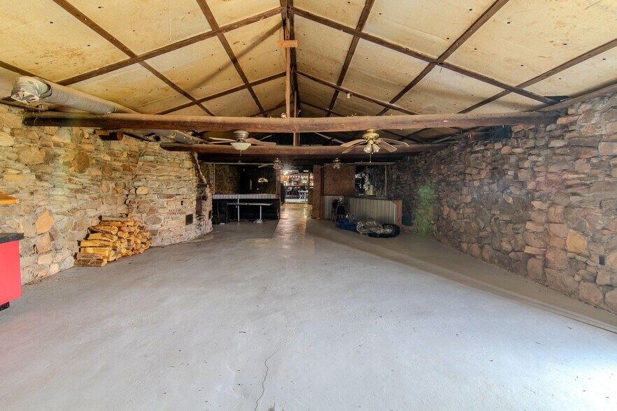 More Photos Of 18400 E B Hwy, Sheldon Flex For Sale