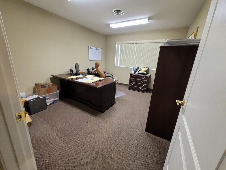 More Photos Of 626 N Grant St, Waynesboro Bank For Lease