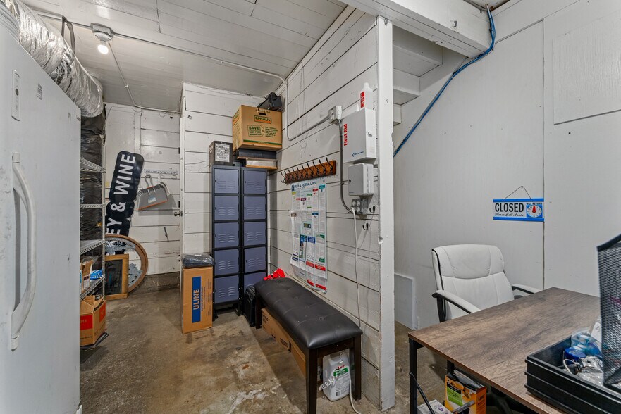 More Photos Of 2039 Redwood Ave, Grants Pass Restaurant For Sale