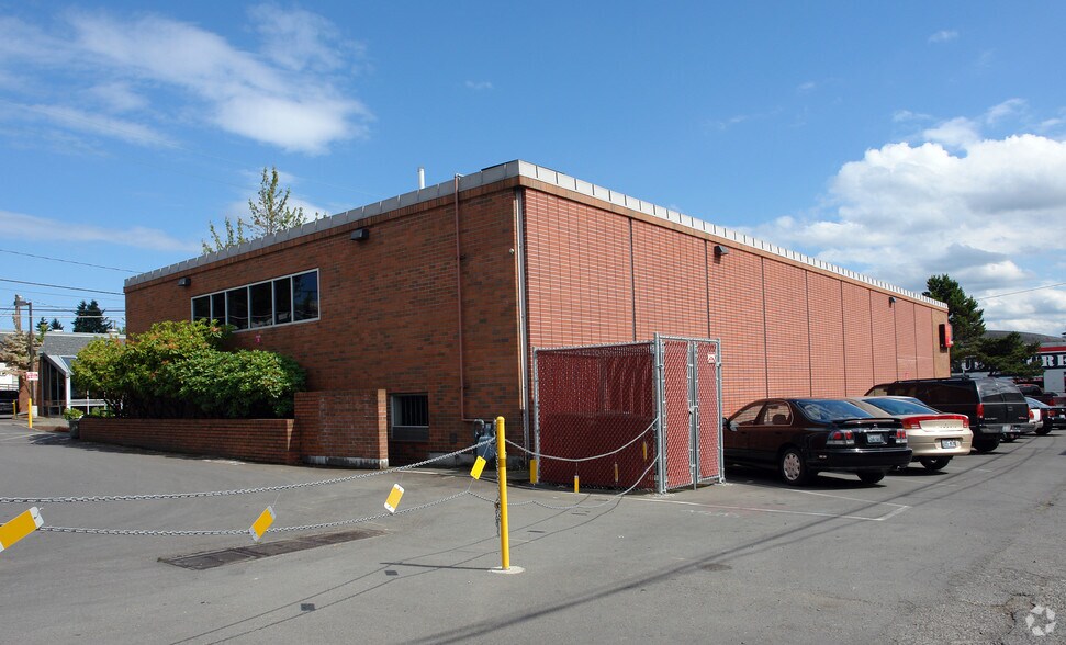 More Photos Of 2602 6th St, Bremerton Storefront Retail Office For Sale