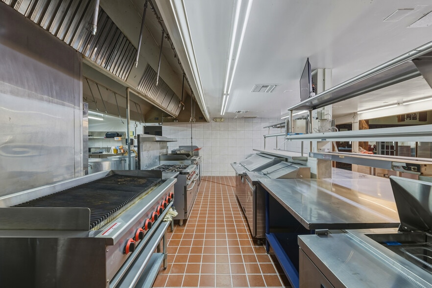 More Photos Of 300 N Cocoa Blvd, Cocoa Restaurant For Lease