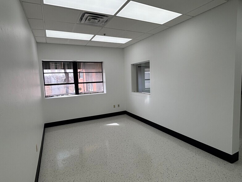 More Photos Of 115 NW 44th St, Oklahoma City Manufacturing For Lease