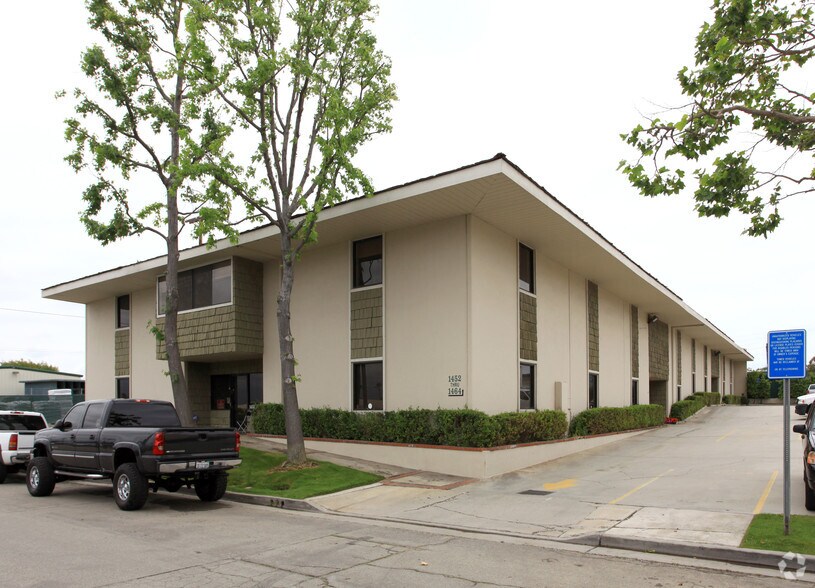 Primary Photo Of 1450-1464 E 29th St, Signal Hill Research And Development For Sale