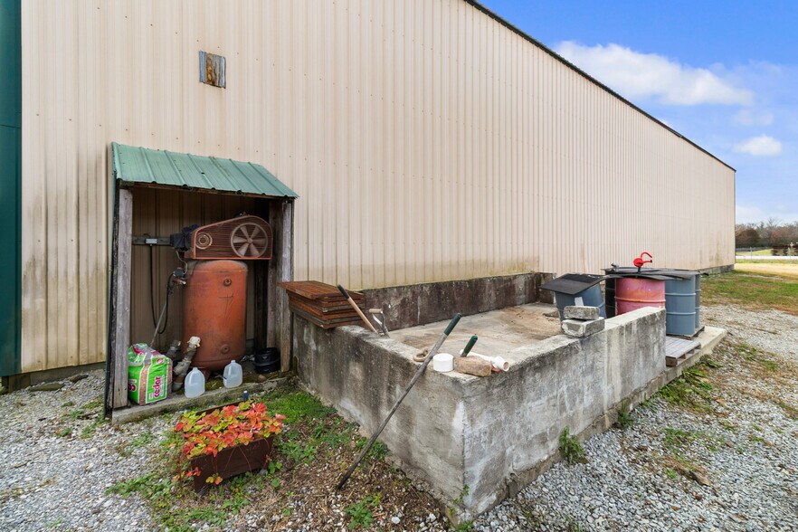 More Photos Of 372 Jones St, Decatur Warehouse For Sale