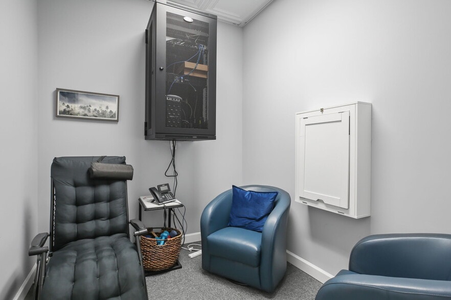 More Photos Of 3619 Richmond Hwy, Stafford Light Distribution For Sale