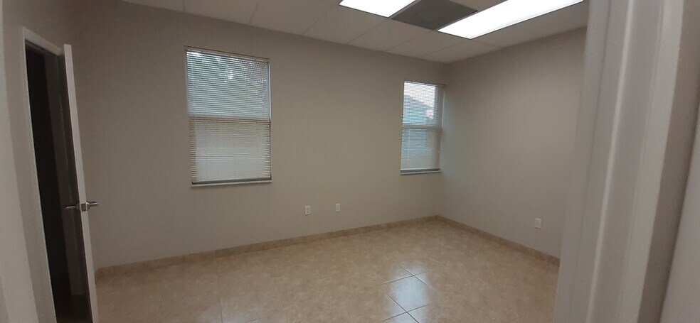 More Photos Of 8359 Stringfellow Rd, Saint James City Medical For Lease
