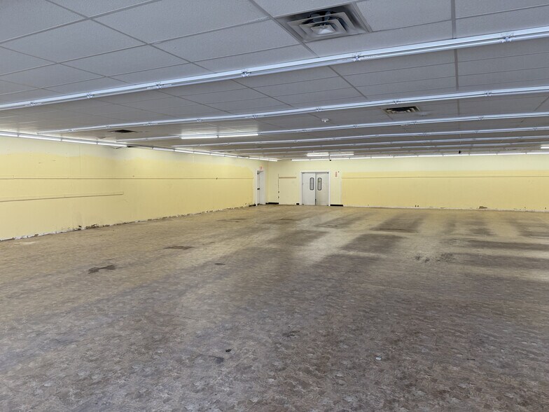 More Photos Of 110 W South St, Groton Freestanding For Sale