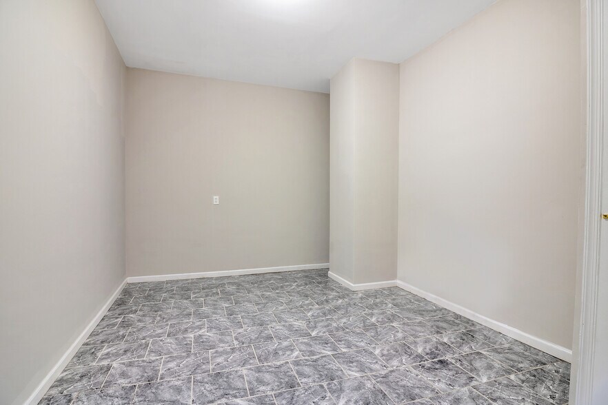 More Photos Of 2613 W Hunting Park Ave, Philadelphia Light Distribution For Lease