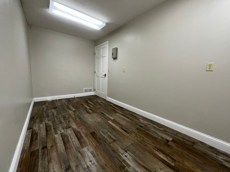 More Photos Of 5810 Blackshire Path, Inver Grove Heights Office Residential For Lease