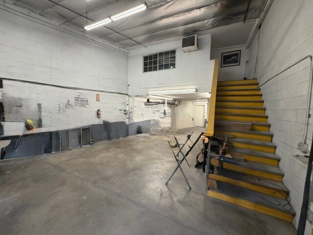 More Photos Of 2814 N San Fernando Blvd, Burbank Auto Repair For Lease
