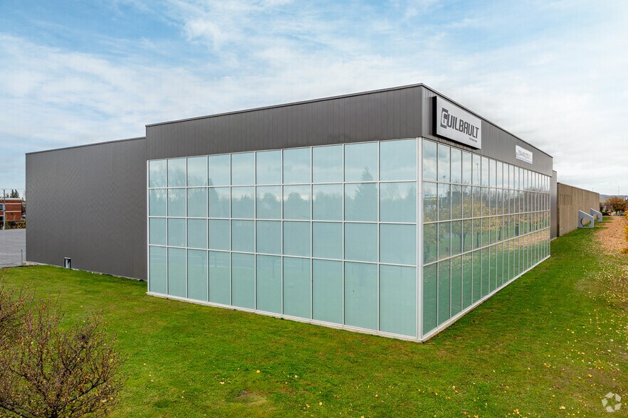 More Photos Of 180 Rue de Normandie, Boucherville Distribution For Lease