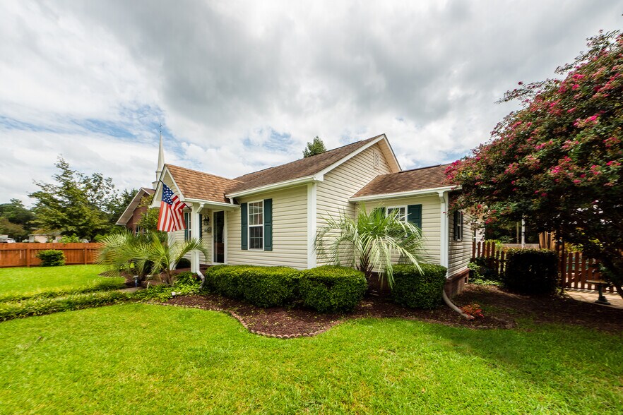 More Photos Of 111 Heatley St, Moncks Corner Medical For Sale