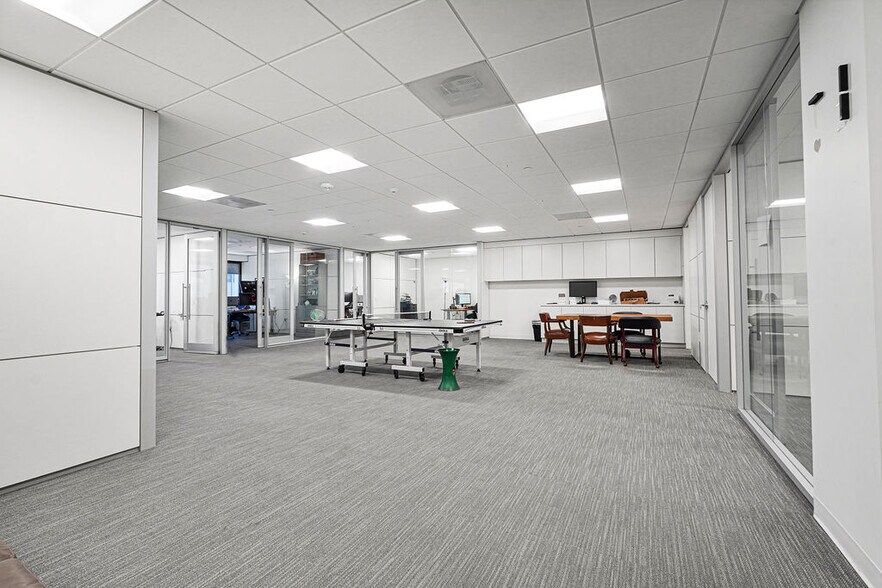 More Photos Of 1 SE 3rd Ave, Miami Office For Lease