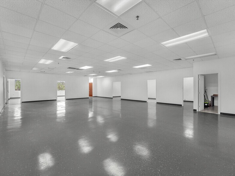 More Photos Of 2701 NW 107th Ave, Miami Refrigeration Cold Storage For Lease