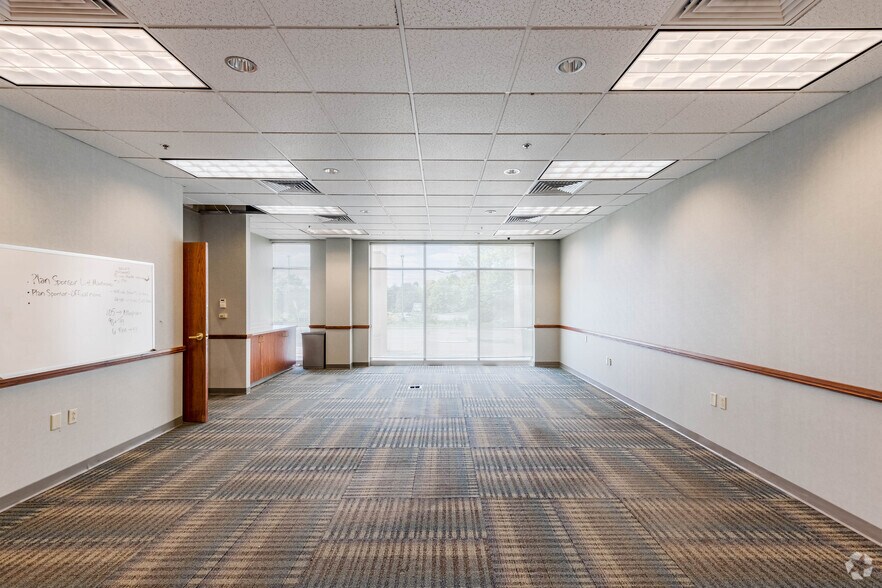 More Photos Of 120-140 E Kensinger Dr, Cranberry Township Office For Sale