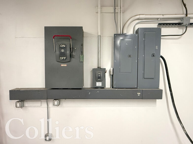 More Photos Of 107 E 40th St, Garden City Warehouse For Lease