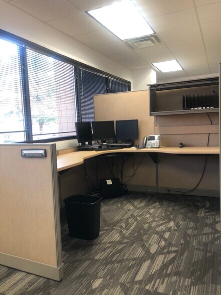 More Photos Of 7900 Tanners Gate Ln, Florence Office For Lease