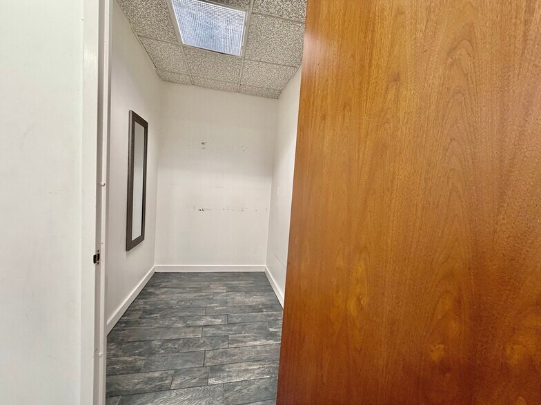 More Photos Of 55 Old Post Rd No 2, Greenwich Office For Lease