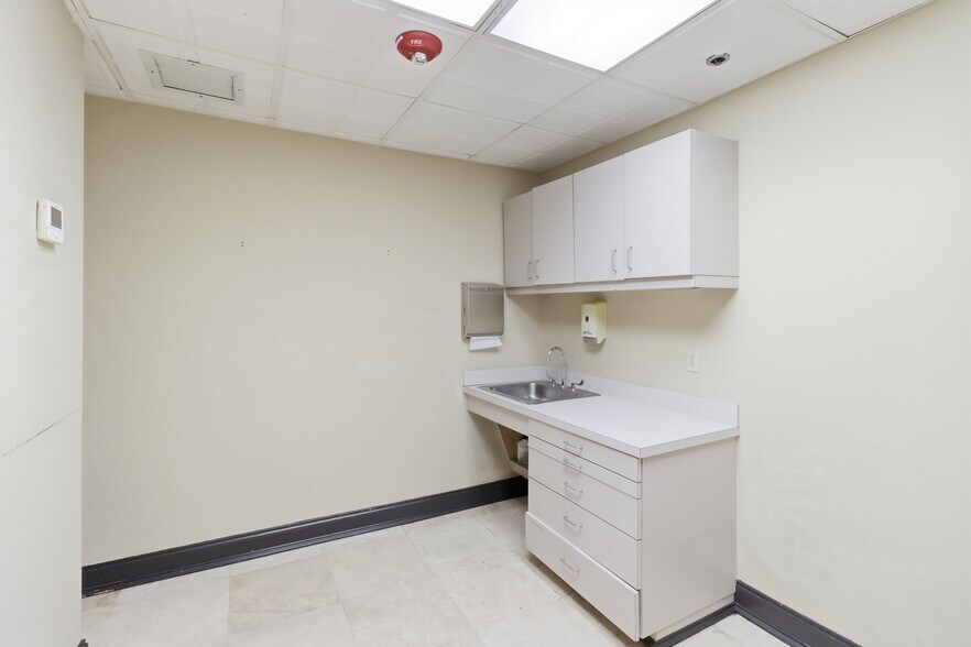 More Photos Of 661 E Altamonte Dr, Altamonte Springs Medical For Sale