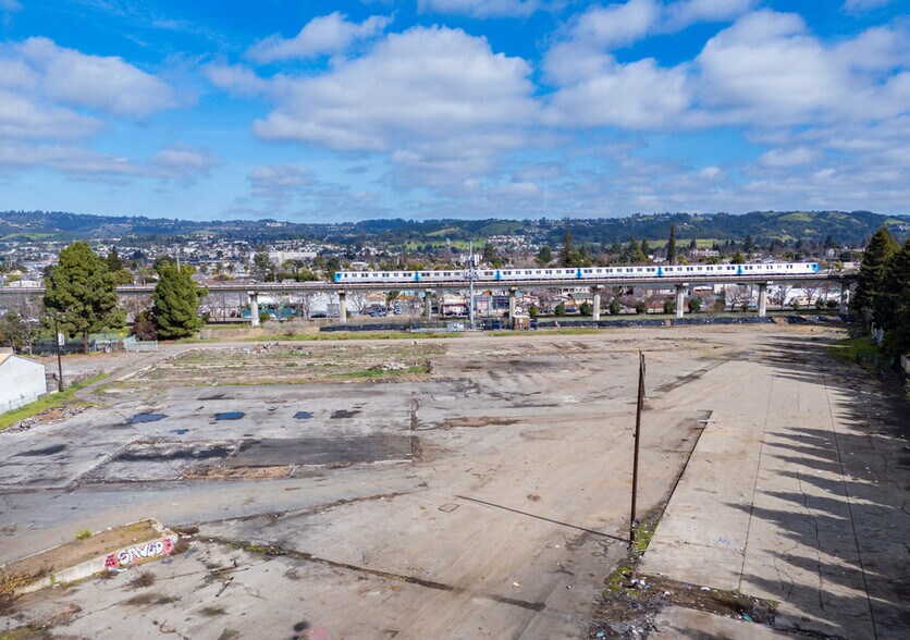 More Photos Of 10901 Russet St, Oakland Land For Sale