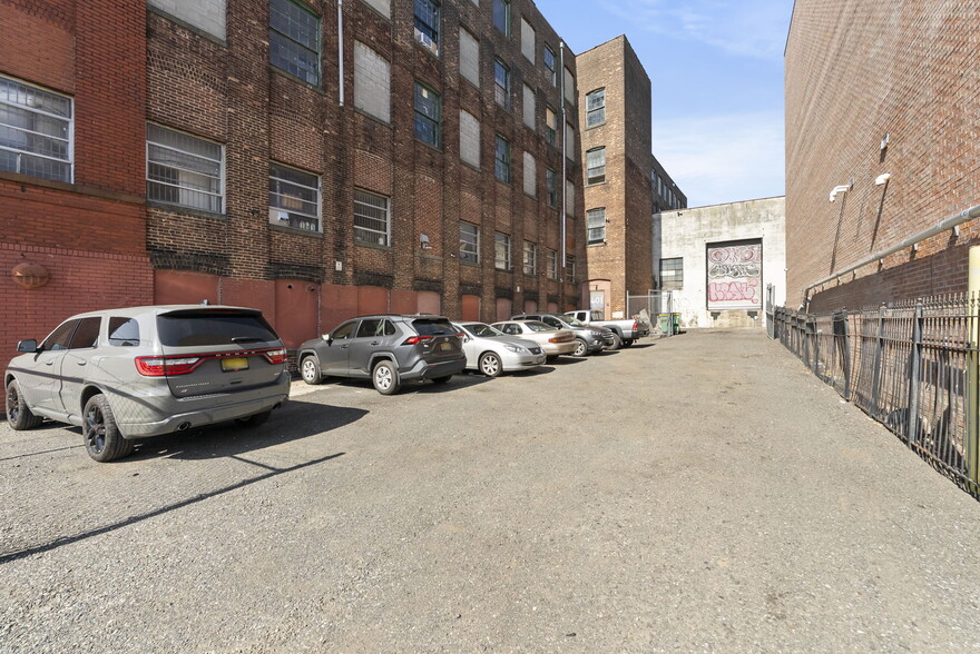 More Photos Of , Newark Unknown For Sale