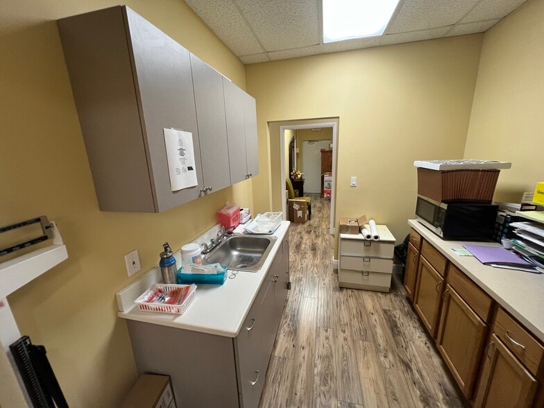 More Photos Of 3226-3230 W Kennedy Blvd, Tampa Storefront Retail Office For Sale