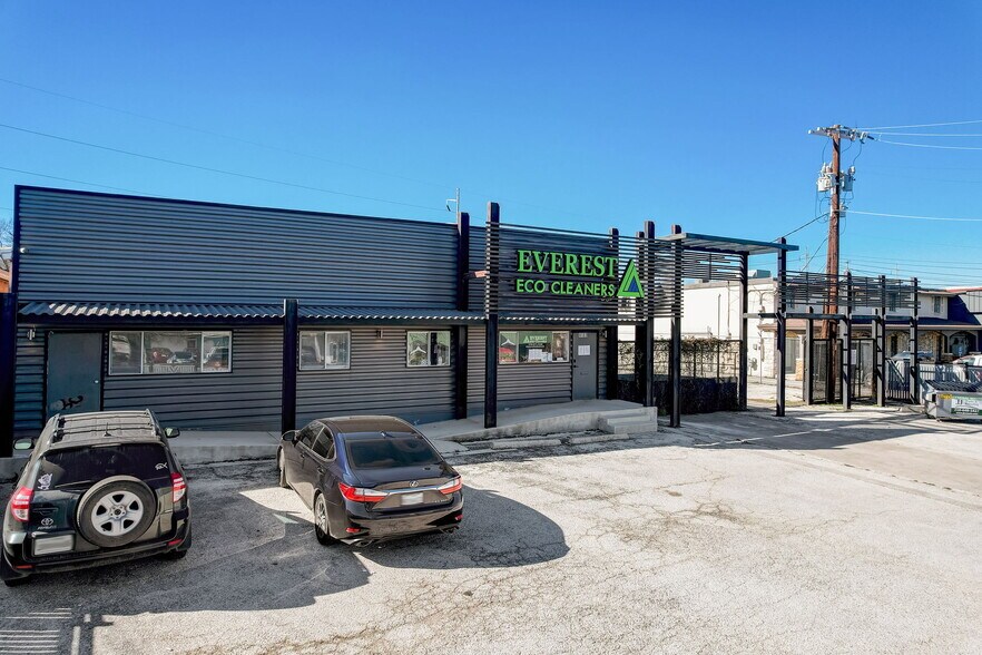 More Photos Of 4803 West Ave, San Antonio Showroom For Lease