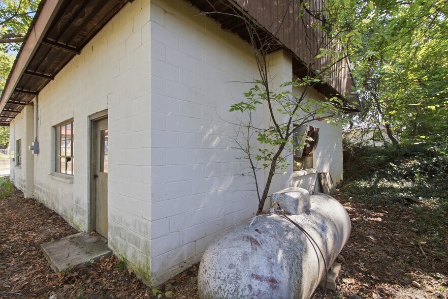 More Photos Of 902 S Hill St, West Plains Office For Sale