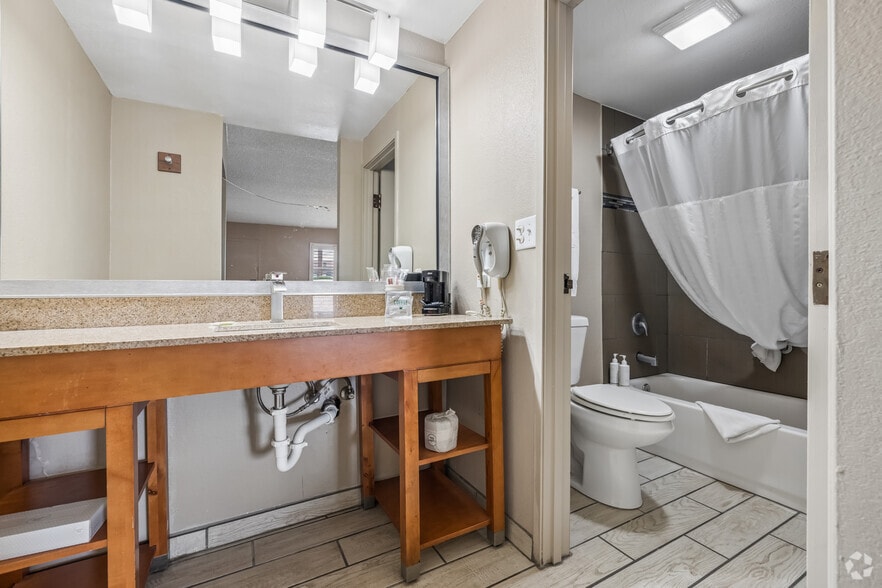 More Photos Of 4703 N Freeway Rd, Pueblo Hotel For Sale