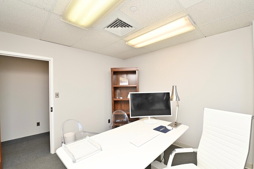 More Photos Of 10903 Indian Head Hwy, Fort Washington Office For Sale