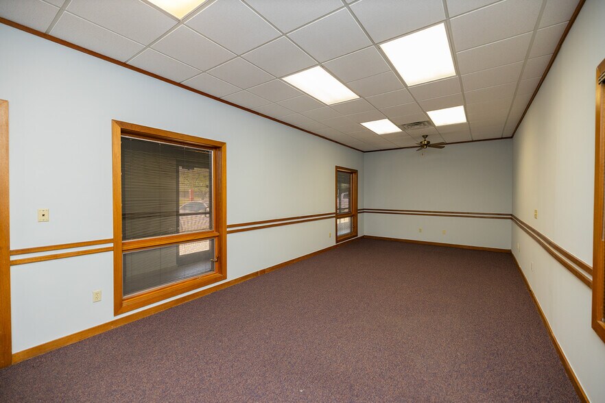 More Photos Of 1020 N Main St, Wichita Medical For Sale