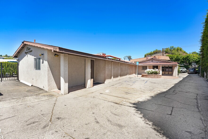 More Photos Of 23951 Craftsman Rd, Calabasas Office For Sale