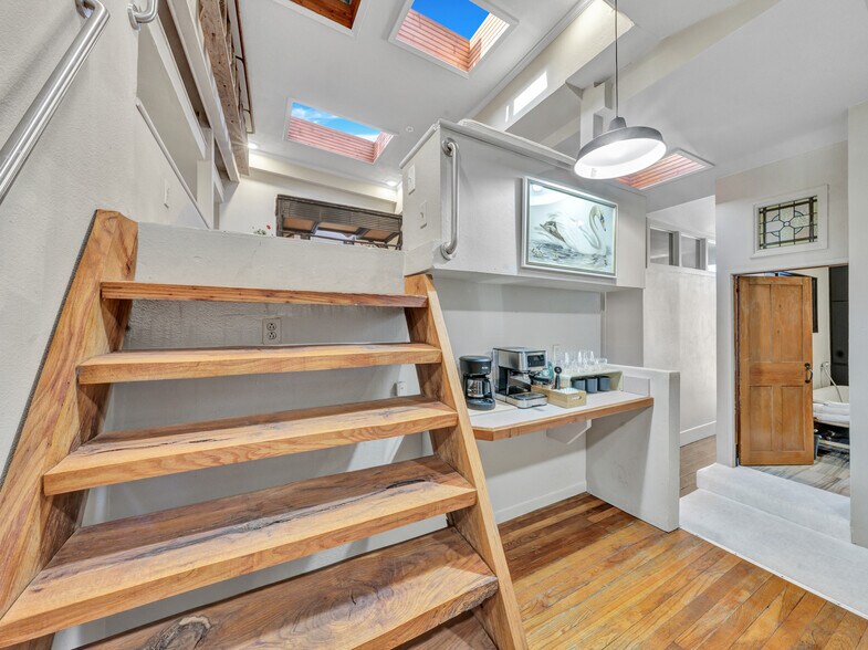 More Photos Of 106 W Main St, Pilot Point Storefront For Sale