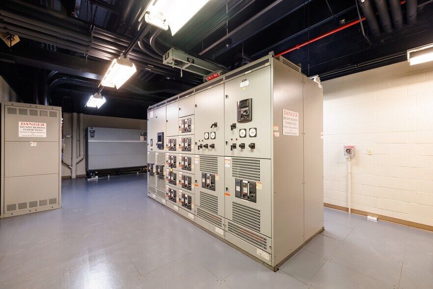 More Photos Of 2005 E Technology Cir, Tempe Industrial For Lease