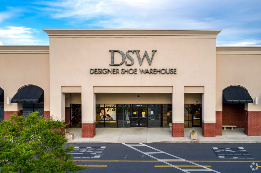 More Photos Of 9905-10101 E Independence Blvd, Matthews Unknown For Lease