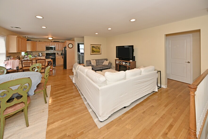 More Photos Of 253 Madison Ave, Wyckoff Storefront Retail Residential For Sale