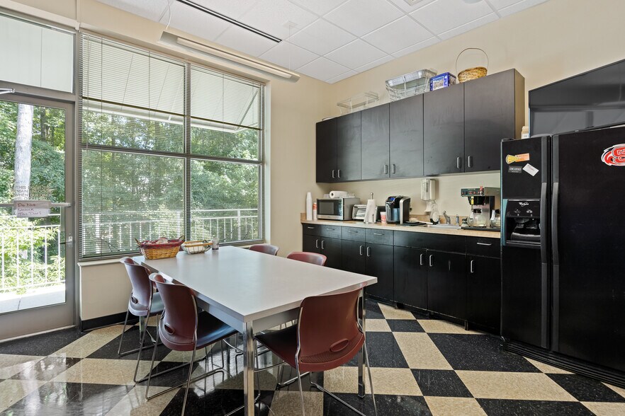 More Photos Of 6300-6310 Chapel Hill Rd, Raleigh Office For Sale