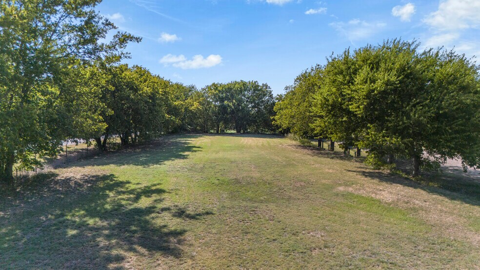 More Photos Of 10401 Fm 1902, Crowley Showroom For Sale