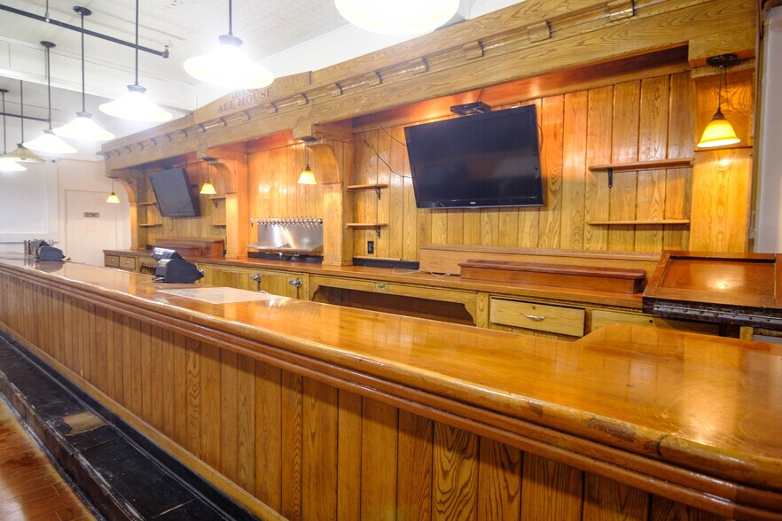 More Photos Of 8-10 E Hoosac St, Adams Restaurant For Lease