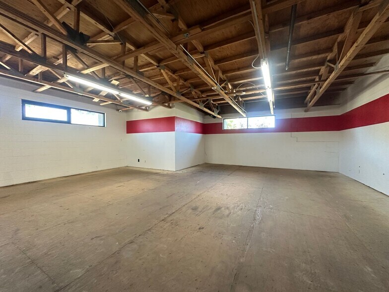 More Photos Of 1450 E Thompson Blvd, Ventura Freestanding For Lease