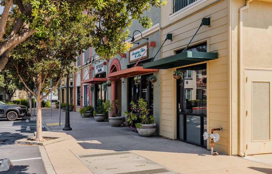 More Photos Of 30703-30719 Union City Blvd, Union City Storefront For Sale