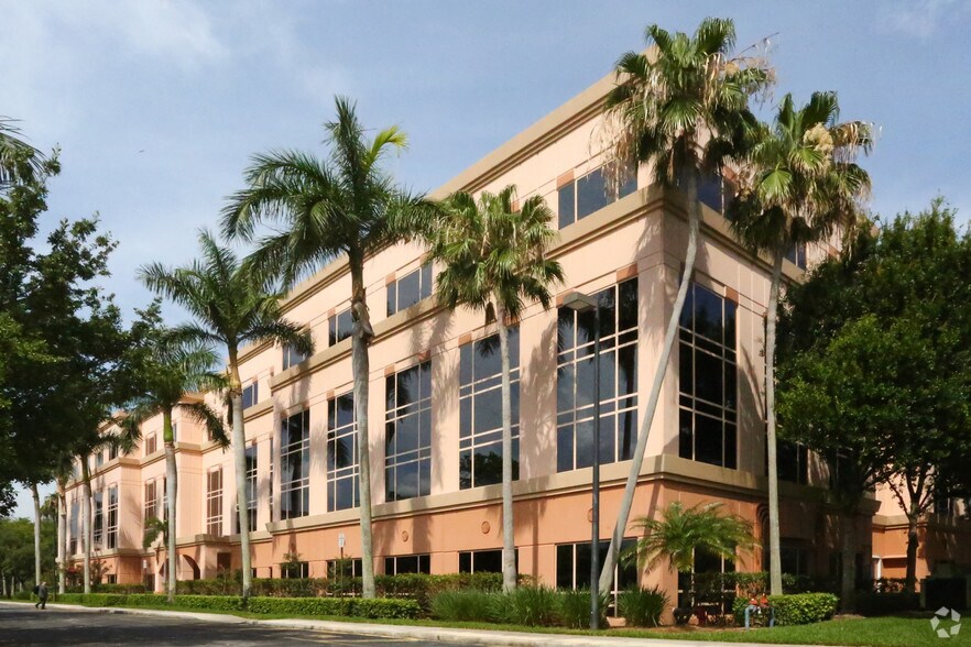 More Photos Of 1600 Sawgrass Corporate Pky, Sunrise Office For Lease