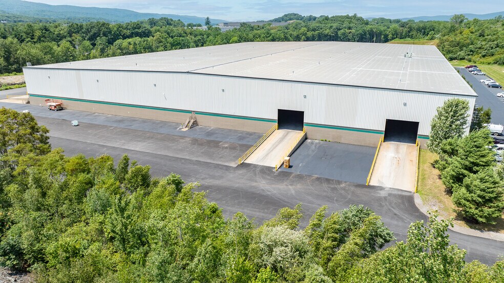 More Photos Of 300 Lasley Ave, Wilkes Barre Distribution For Lease