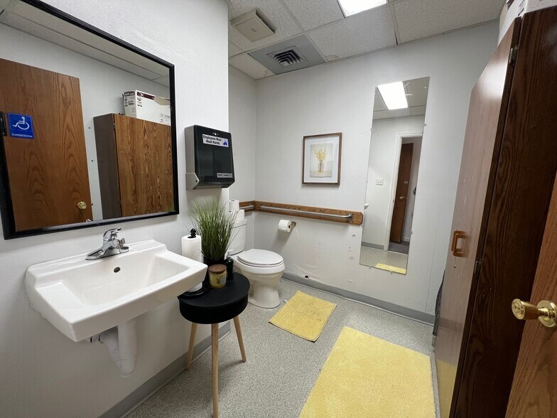 More Photos Of 402 E Main St, Riverton Storefront Retail Office For Sale