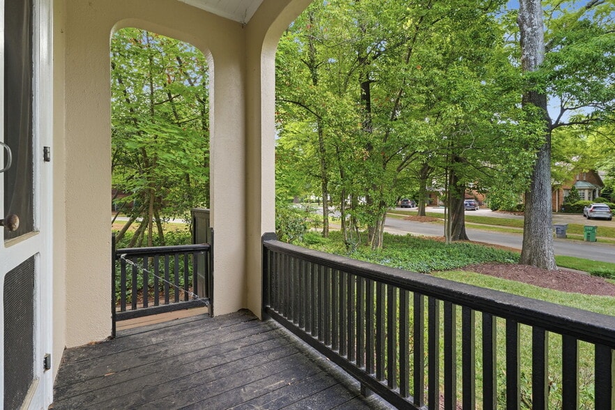 More Photos Of 916 Bromley Rd, Charlotte Apartments For Sale